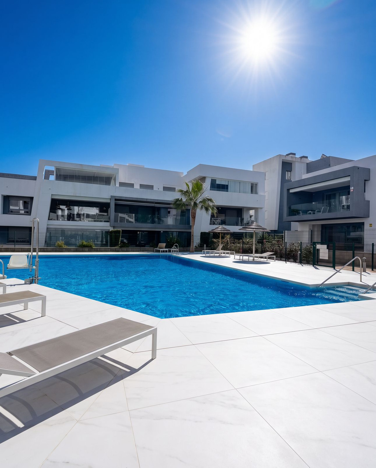 Nueva Milla de Oro, Estepona